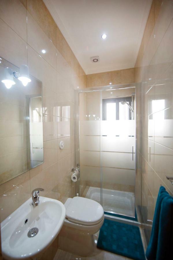 Sliema Duplex 1 Bedroom Apartment With 2 Bathrooms- Sleep 4 Exterior foto